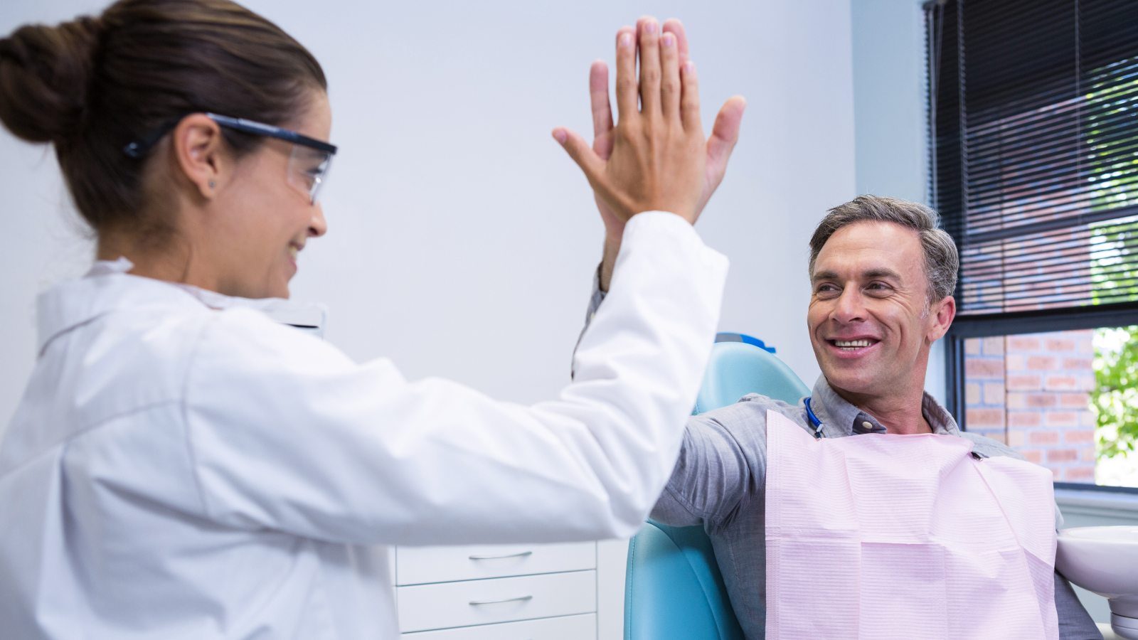 High Five 5df9a3c1442bf