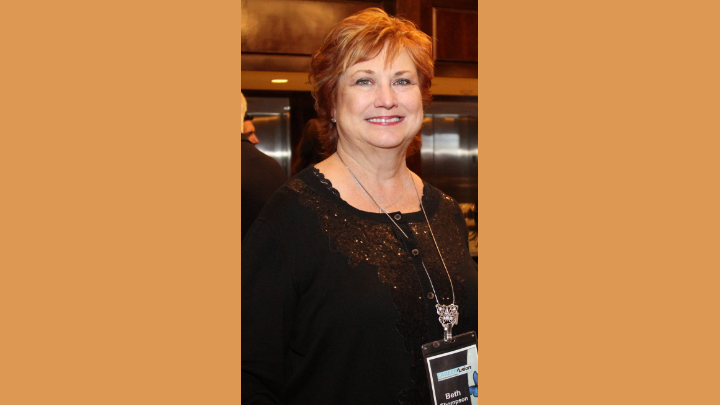 Beth Thompson 5e0f625ca0569