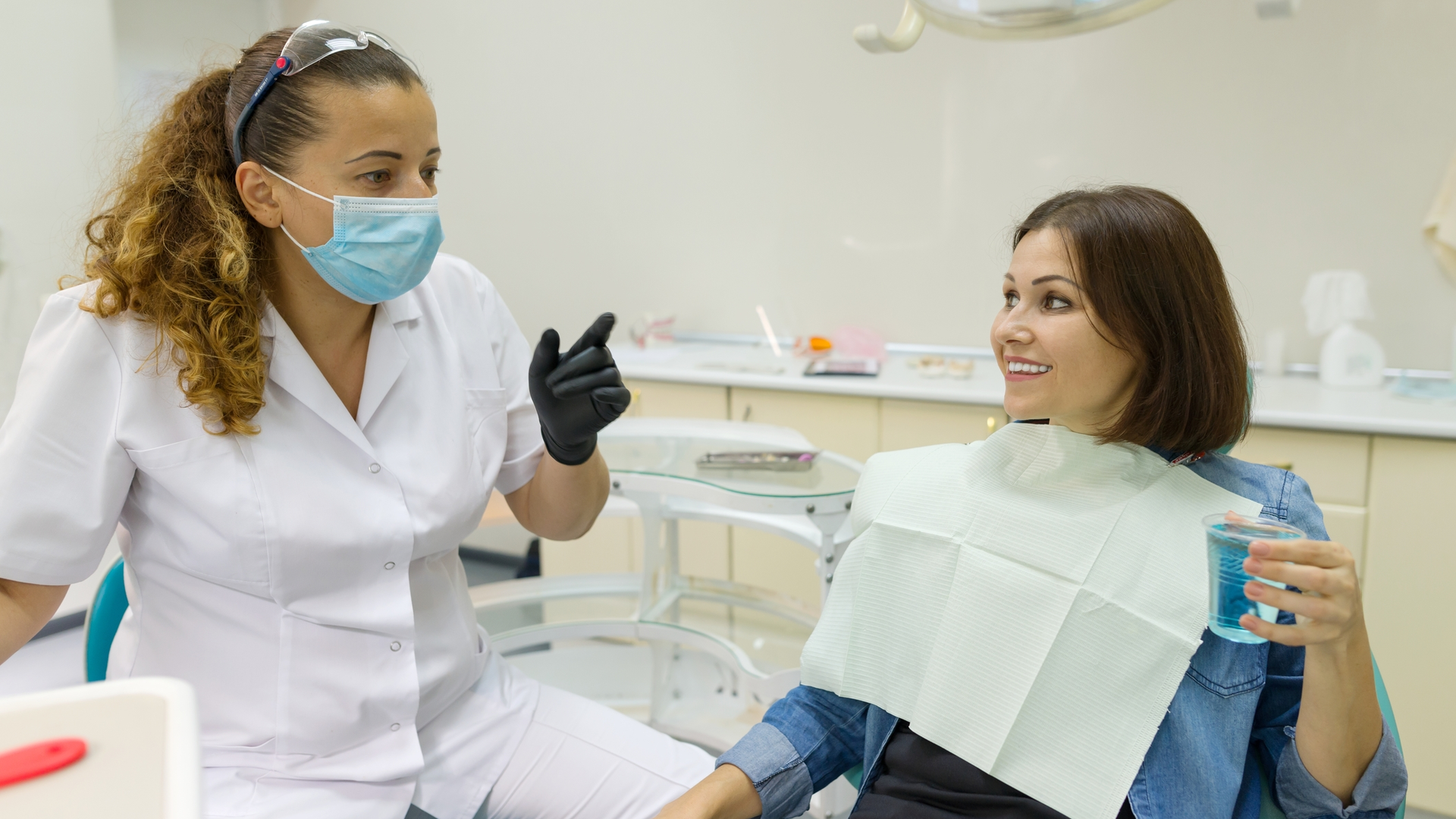 Rdh With Patient 62a8e4573428b