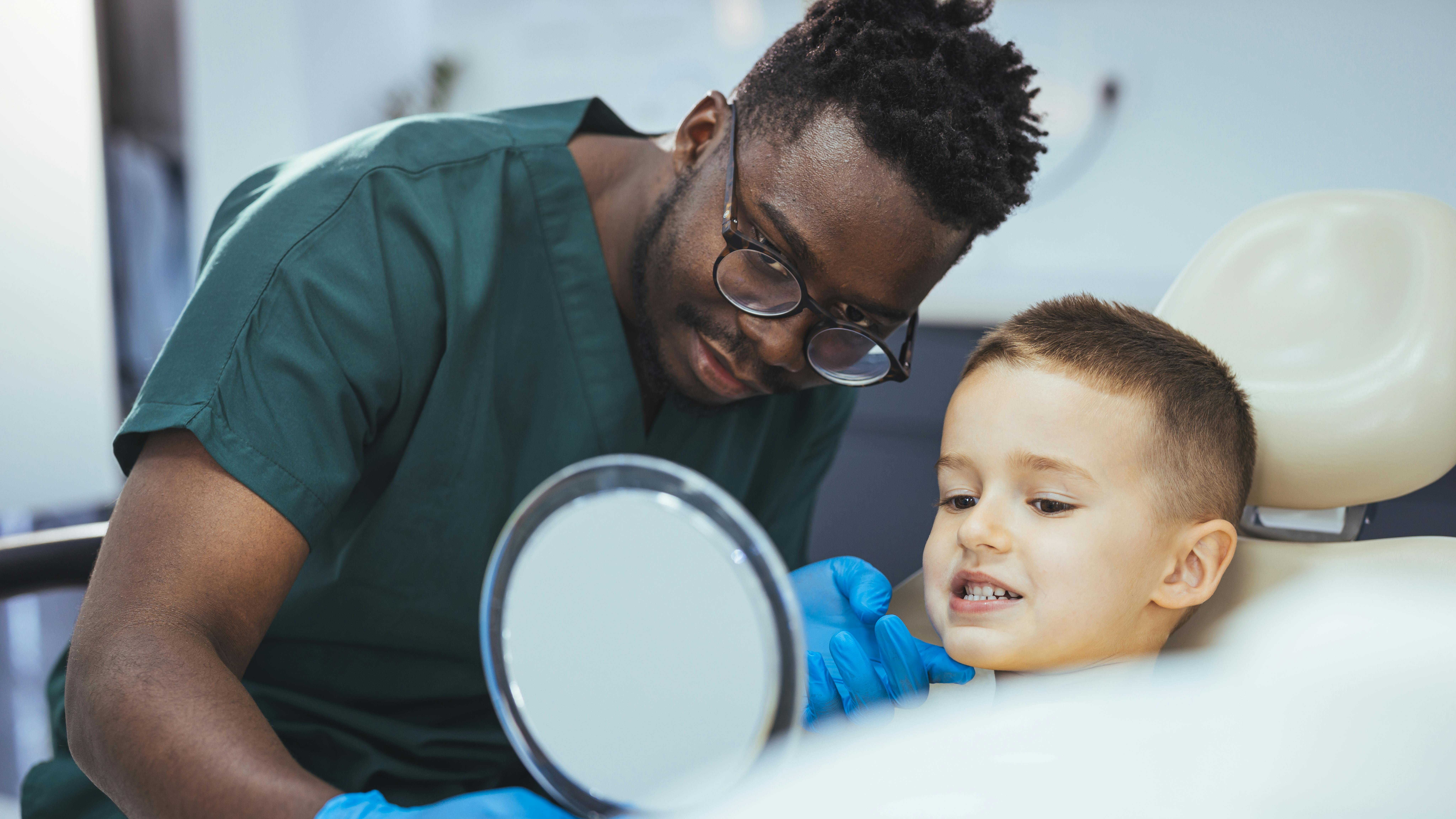 men-in-dental-hygiene
