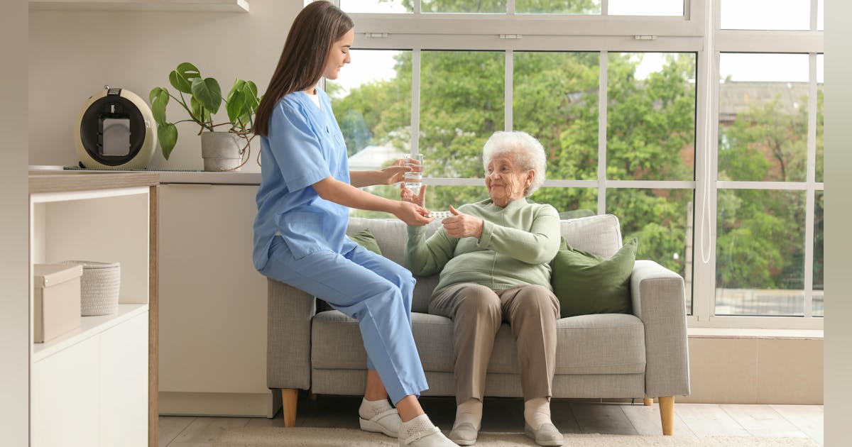 Navigating medication risks in elderly patients: Essential tips for dental hygienists Navigating medication risks in elderly patients: Essential tips for dental hygienists