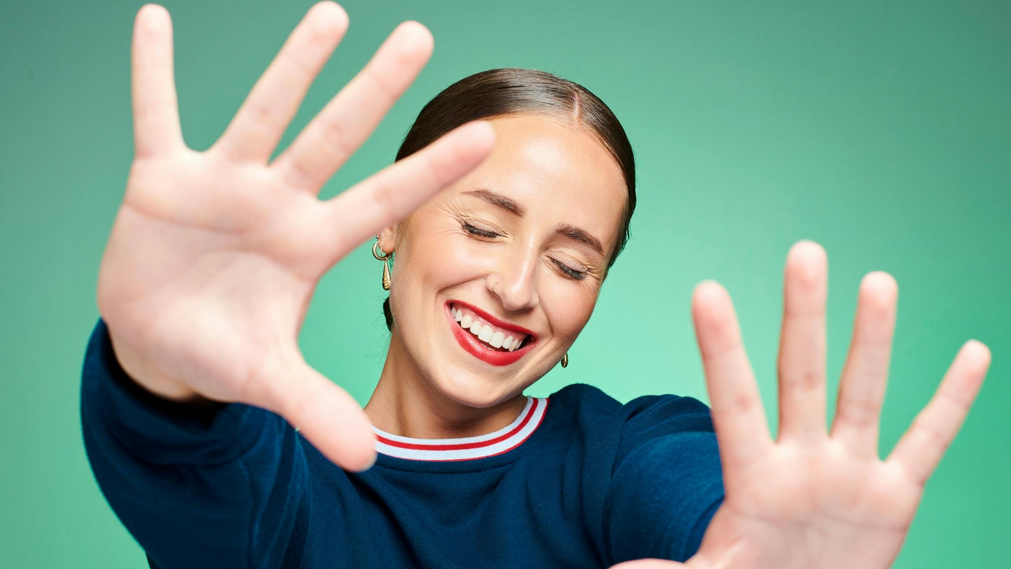 Think about a hands-free device that&rsquo;s attached to your suction and inserted into the patient's mouth.